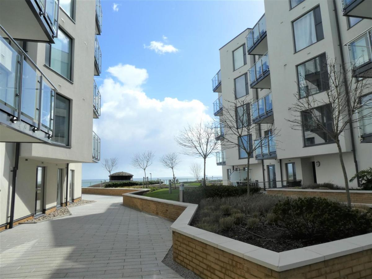 Seaview West Coast - Exceptional - 2 Bedrooms Sleeps 5 -Stunning Sea Views - 500 Metres To Beach Bournemouth Kültér fotó