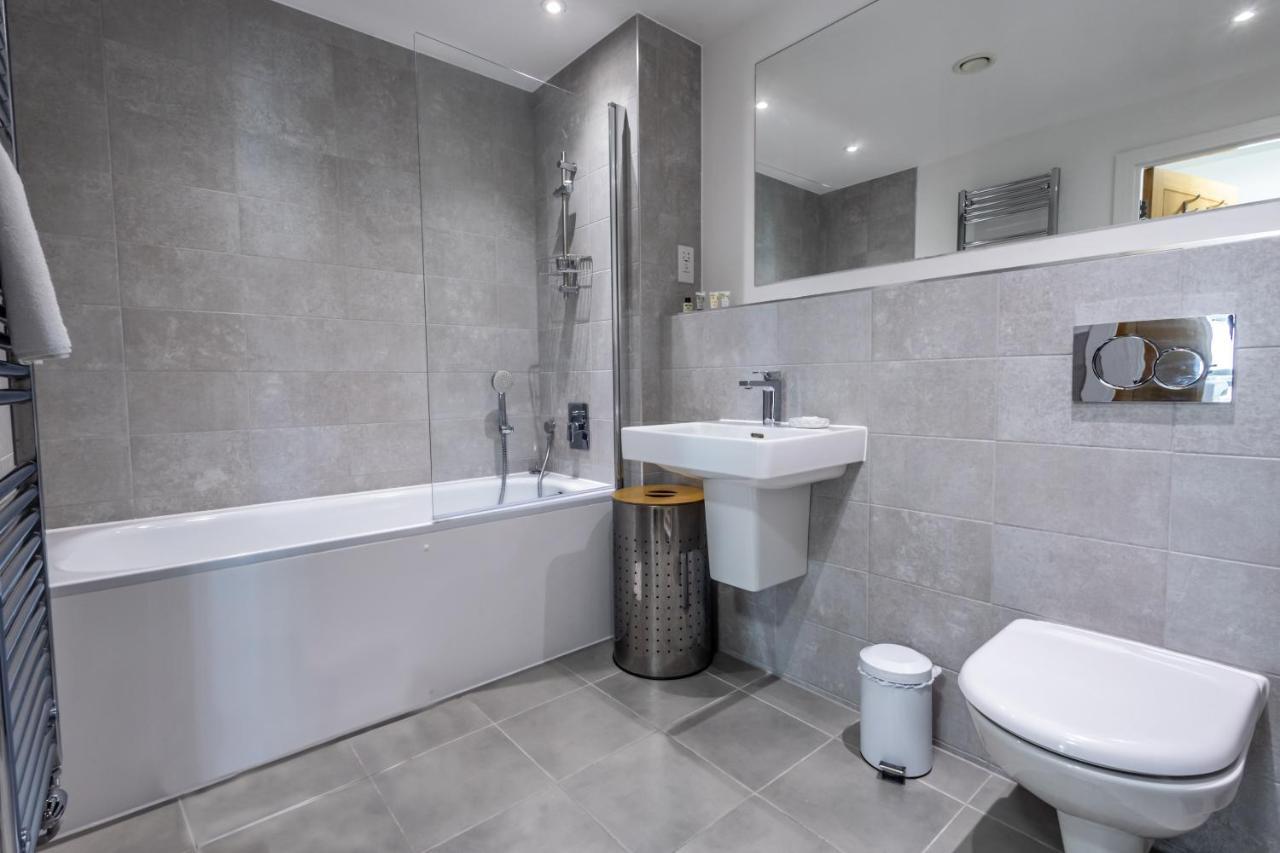 Seaview West Coast - Exceptional - 2 Bedrooms Sleeps 5 -Stunning Sea Views - 500 Metres To Beach Bournemouth Kültér fotó
