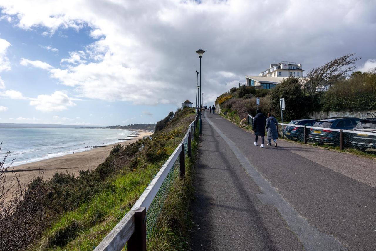 Seaview West Coast - Exceptional - 2 Bedrooms Sleeps 5 -Stunning Sea Views - 500 Metres To Beach Bournemouth Kültér fotó