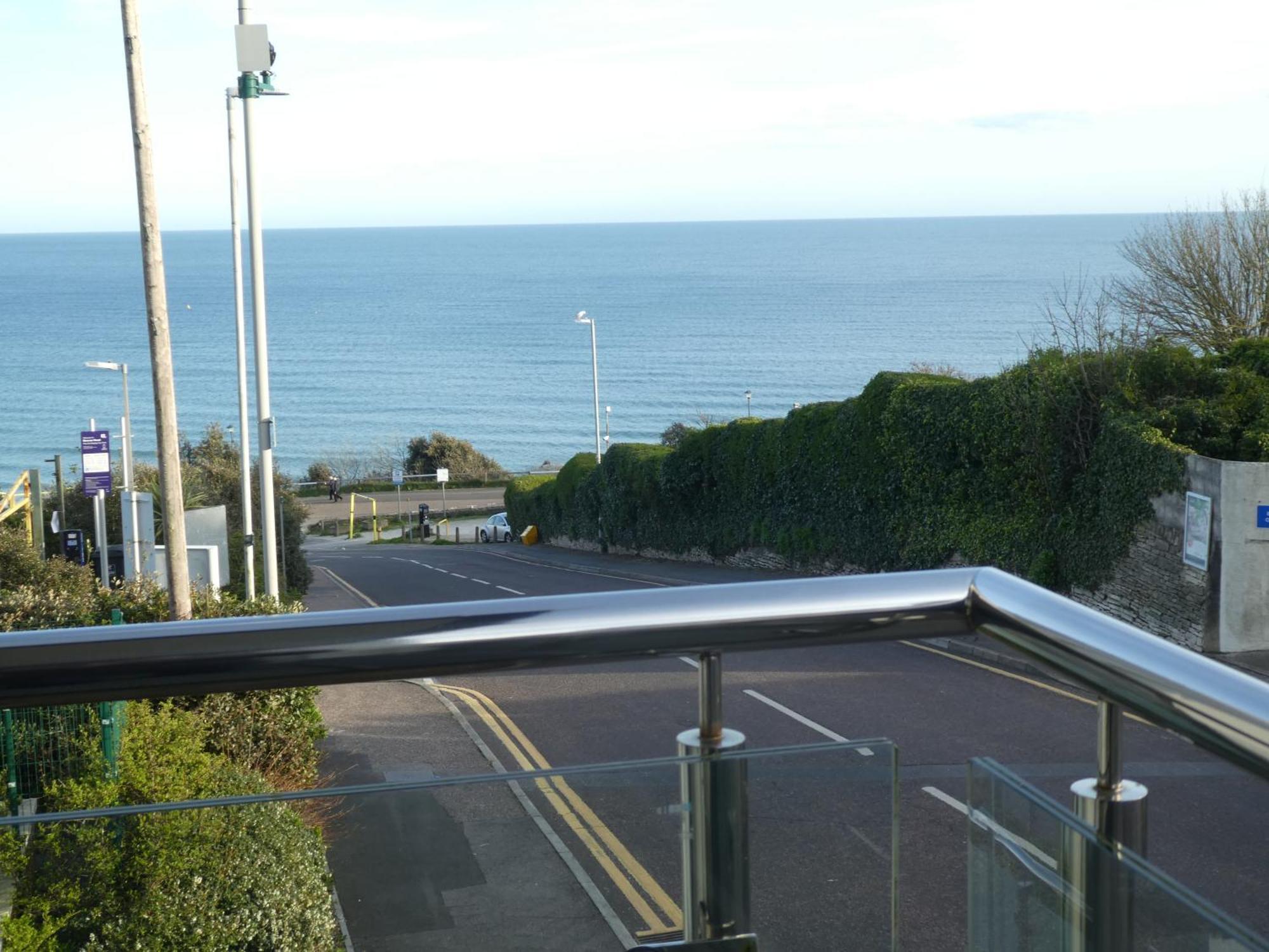 Seaview West Coast - Exceptional - 2 Bedrooms Sleeps 5 -Stunning Sea Views - 500 Metres To Beach Bournemouth Kültér fotó